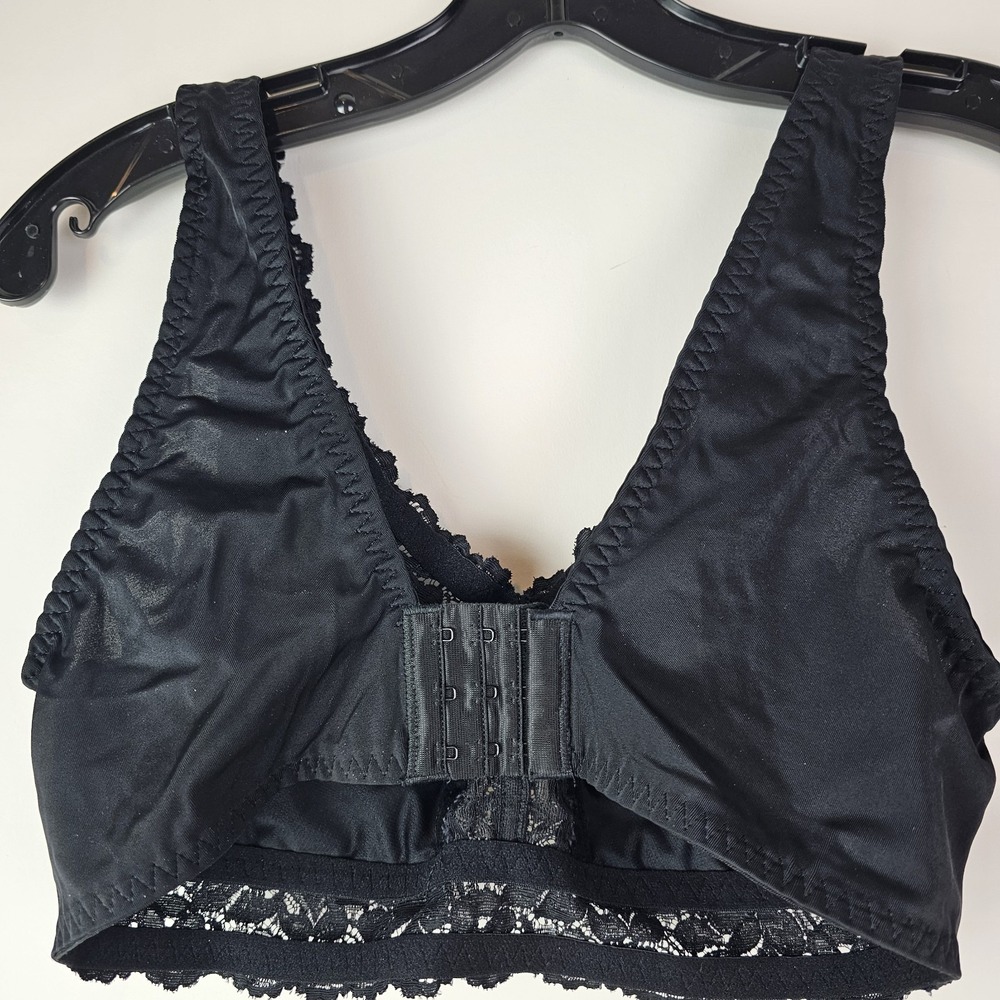 Breezies Womens Bra Size M Lace Seamless Wirefree Black Comfort Everyday - Picture 4 of 4